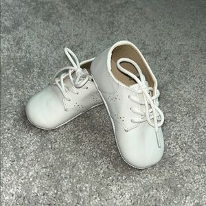 Janie and Jack White Saddle Crib Shoe 12-18 months